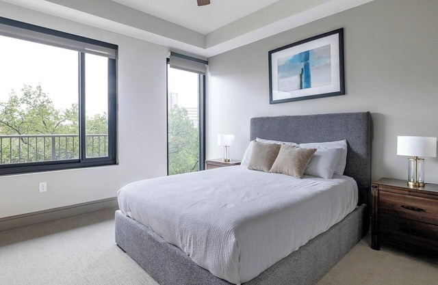 Landing | Stunning 2BD, Tennis Court, Pool