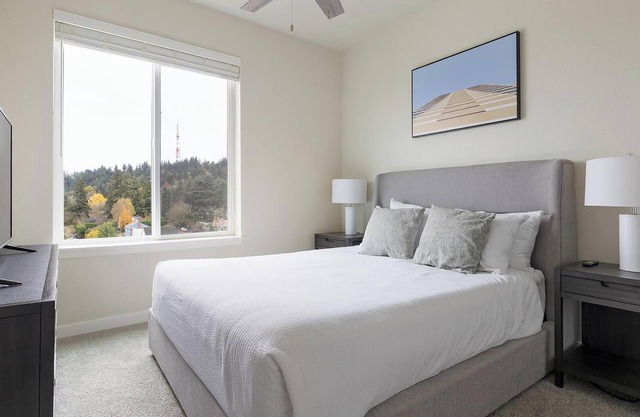 Landing | Beautiful 2BD, Gym