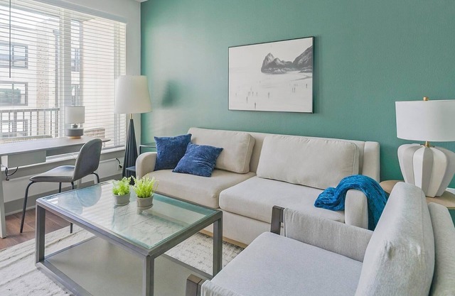 Landing at The Briarly - 1 Bedroom in Westside