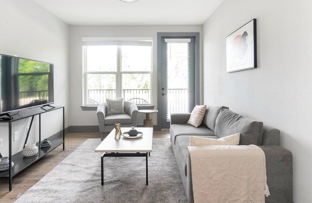 Landing | Chic 1BD, Gym, Pool