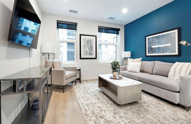 Landing | Chic 1BD, Rooftop Lounge, Gym