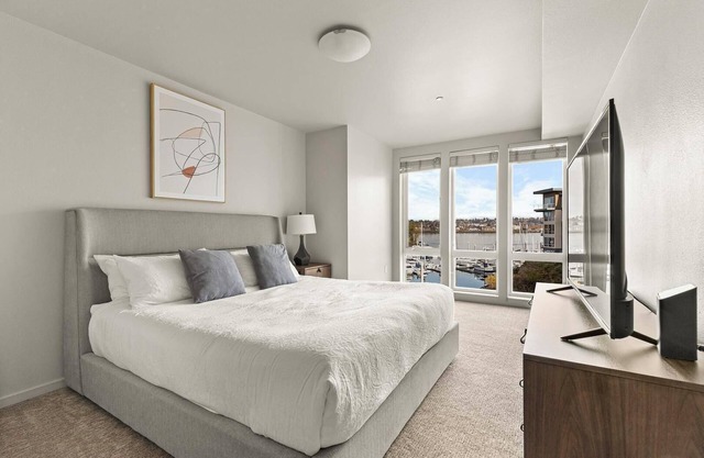 Landing | Chic 2BD, Courtyard, Gym
