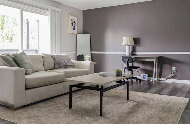 Landing | Stunning 2BD, Game Room, Gym