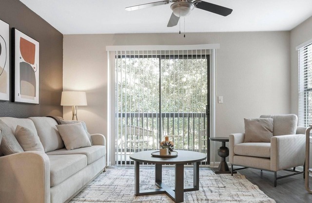 Landing | Chic 2BD, Gym, Pool