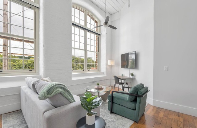 Landing | Stunning 2BD, Gym, Yoga Studio