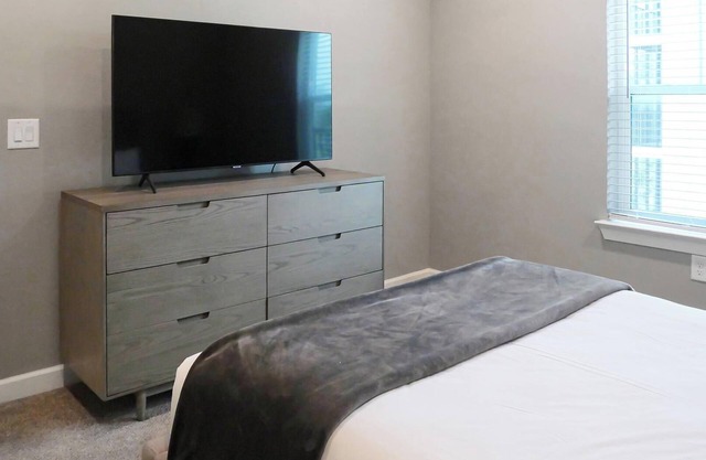 Landing | Stylish 2BD, Yoga Studio, Pool