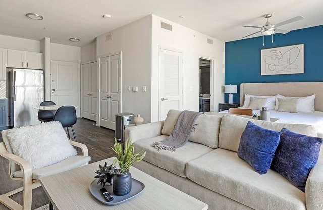 Landing | Stunning Studio, Gym, Pool