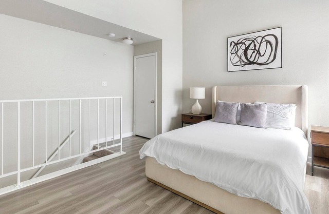 Landing at Axis Waterfront - 1 Bedroom in Downt...
