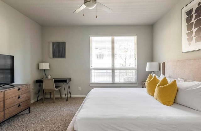 Landing | Stylish 1BD, Pool, Clubhouse
