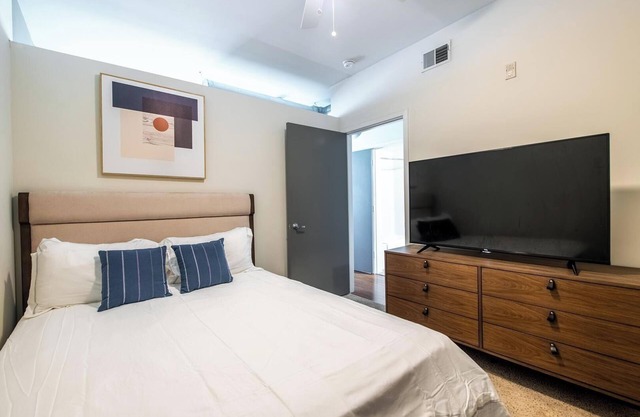 Landing | Amazing 1BD, Gym, Courtyard