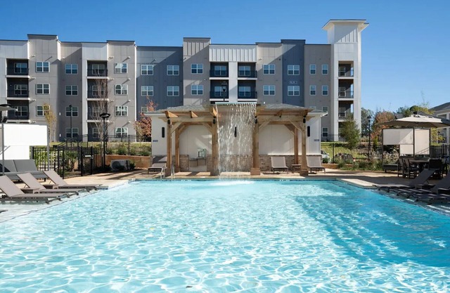 Landing | Stylish 2BD, Rooftop Lounge, Gym