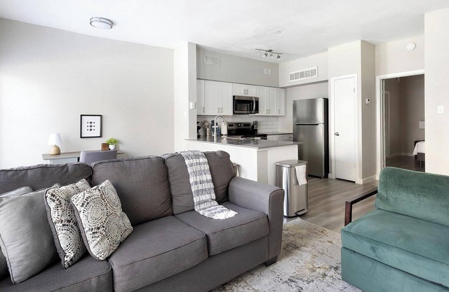 Landing | Modern 1BD, Gym, Pool