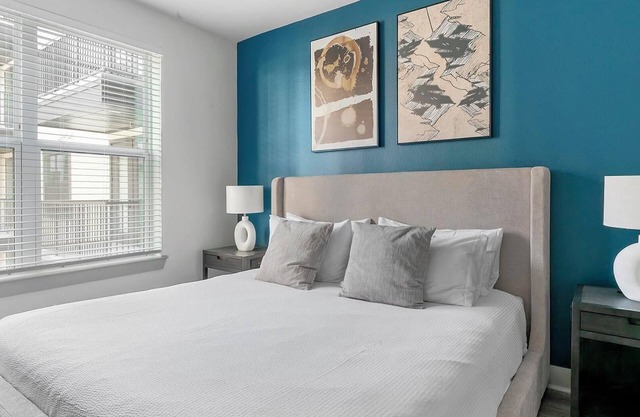 Landing | Beautiful 1BD, Pool, Gym