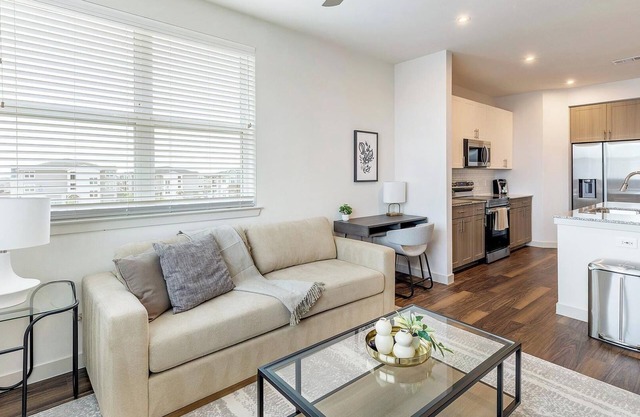 Landing | Chic 1BD, Clubhouse, Pool