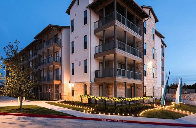 Landing at The Artesian at Bee Cave - 1 Bedroom...