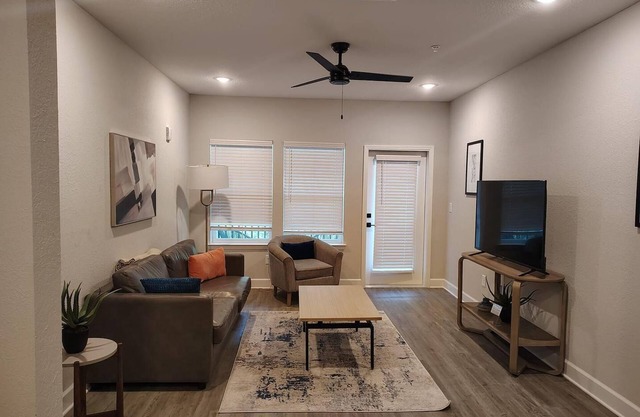 Landing | Stunning 2BD, Pool, Gym