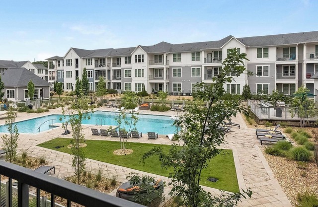 Landing at Estelle - 2 Bedrooms in West Homewoo...