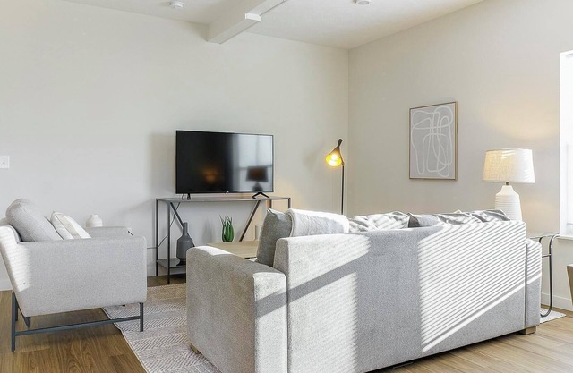 Landing | Spectacular 2BD, Courtyard, Clubhouse