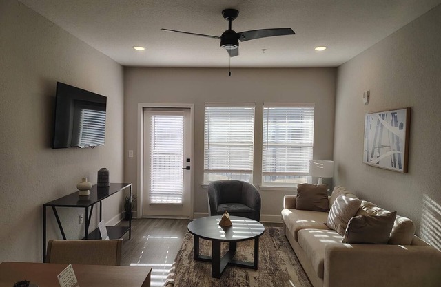 Landing | Spectacular 1BD, Pool, Gym