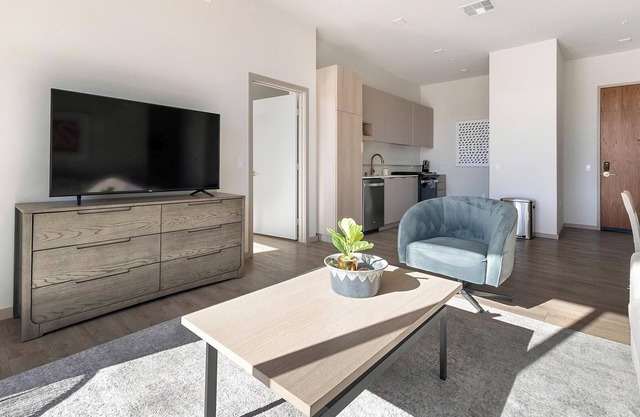 Landing | Spectacular 2BD, Gym, Pool