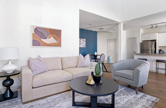 Landing | Chic 3BD, Pool, Gym