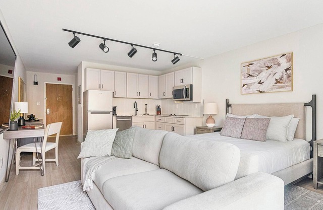 Landing | Modern Studio, Gym, Pool