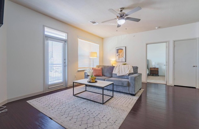 Landing at Republic At Alamo Heights - 2 Bedroo...