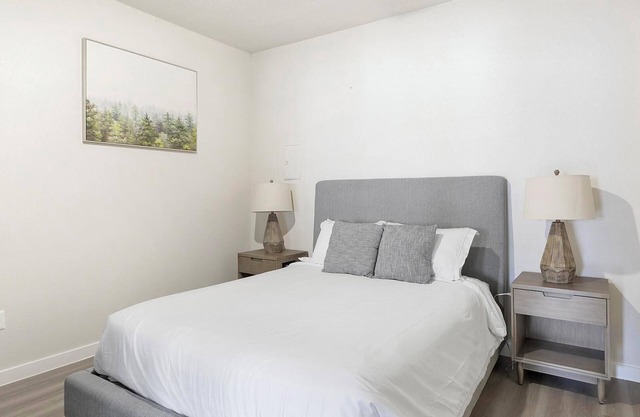 Landing | Stunning 1BD, Pool, Gym