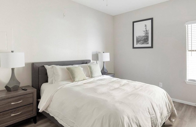 Landing at Axis Waterfront - 1 Bedroom in Downt...