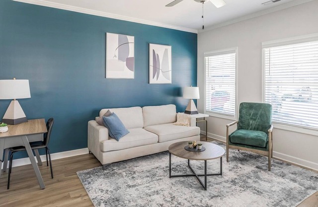 Landing | Stylish 1BD, Pool, Clubhouse