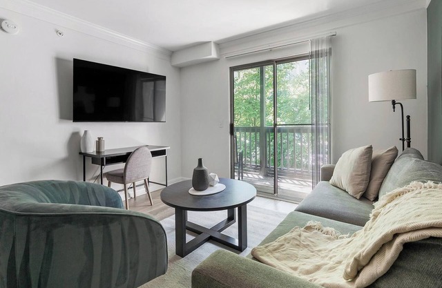 Landing at The Metropolitan - 1 Bedroom in Nash...