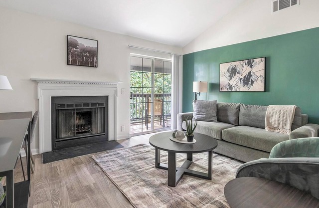 Landing | Amazing 1BD, Courtyard, Gym