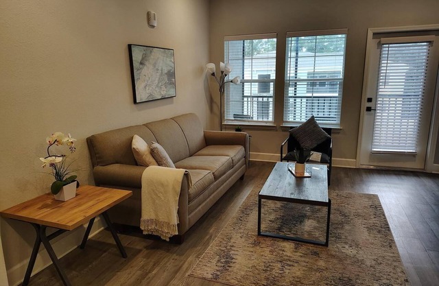 Landing at Vanguard - 2 Bedrooms in Newberry