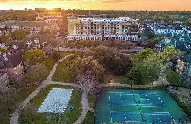 Landing | Chic 2BD, Pool, Gym