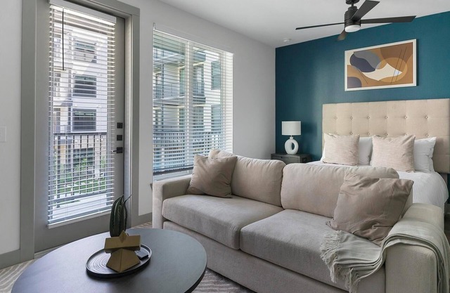 Landing | Incredible Studio, Courtyard, Pool