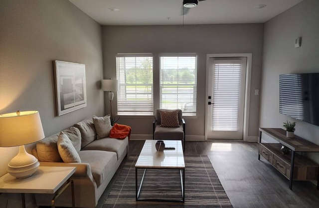 Landing at Vanguard - 1 Bedroom in Newberry