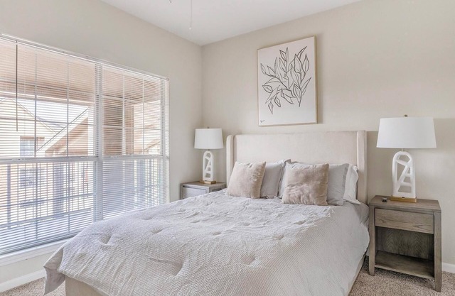 Landing | Stunning 2BD, Pool, Clubhouse