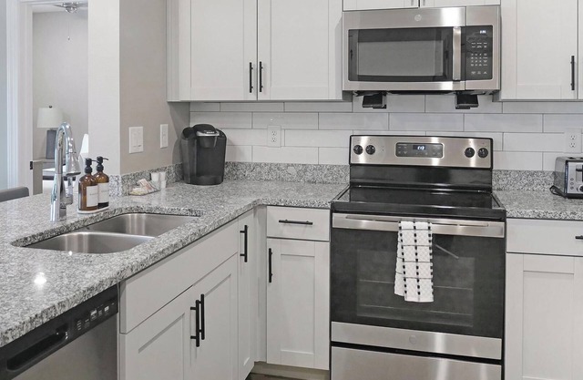 Landing | Incredible 2BD, Gym, Yoga Studio