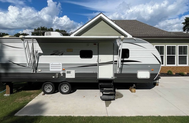 Landrum, SC - close to TIEC, FENCE, downtown, I-26