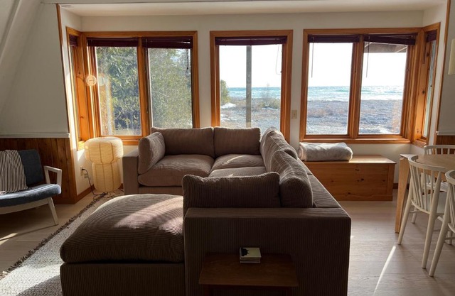 Lands End Private Lakeside Escape
