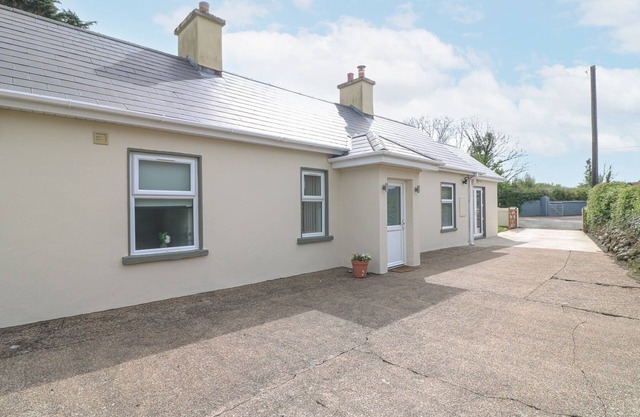 LANE COTTAGE, country holiday cottage in Ballycullane, County Wexford