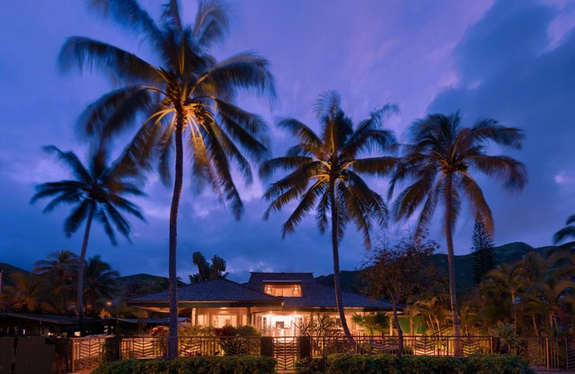 Hale Mokulua ~ 5 bd w / piscina privada y spa ~ Pasos a la playa de Lanikai ~ 3 espacios de estar