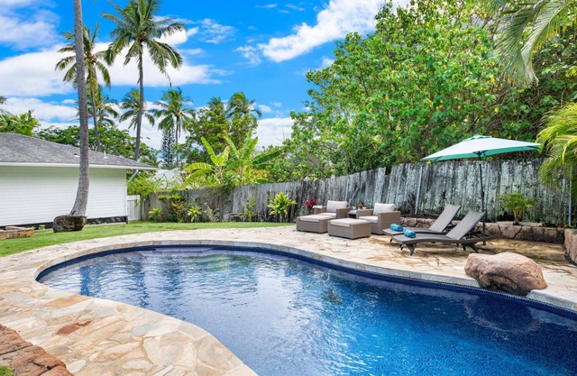 * 10% de descuento en estancias ahora - 4/17 Lanikai Cottage-Charming Private home w / pool short walk 2beach!