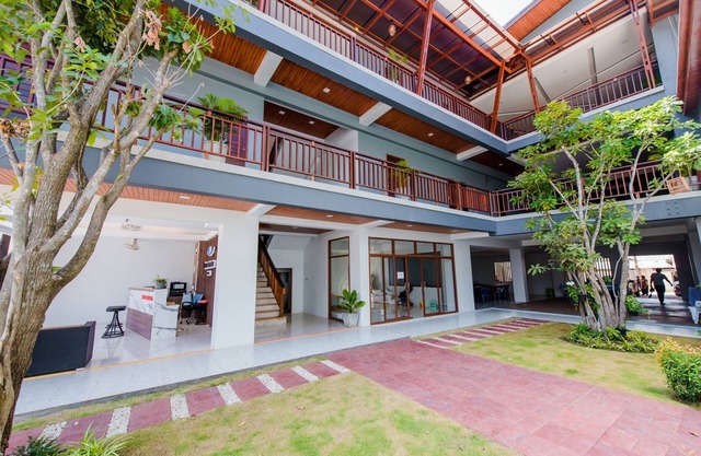 Lanta Ray Bay Hotel