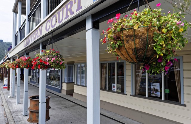 Lantern Court Motel