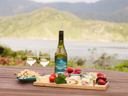 Lanza Retreat - Penzance Bay, Tennyson Inlet Home