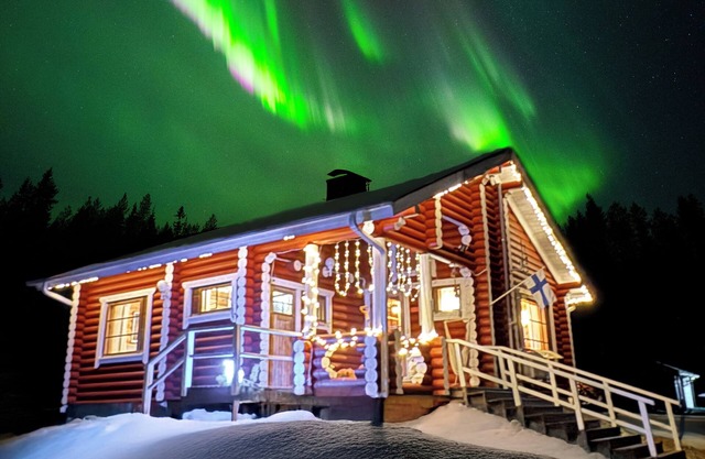 Lapin Villa Hiisi – Riverside Log Cabin with Sauna & Northern Lights
