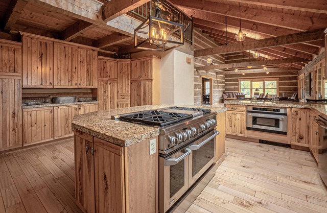 Laramie River Lodge - Perfect retreat for outdoor and adventure lovers!