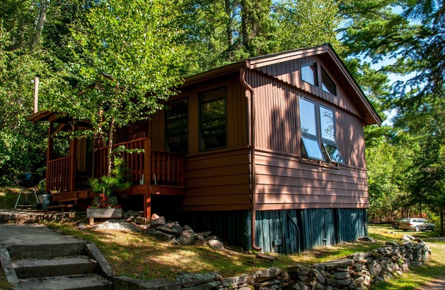 Vintage Vermilion - Cabins and Retreat (Larch Cabin) Hermosas cabañas junto al lago