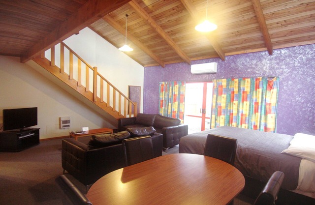 Larchwood Motel